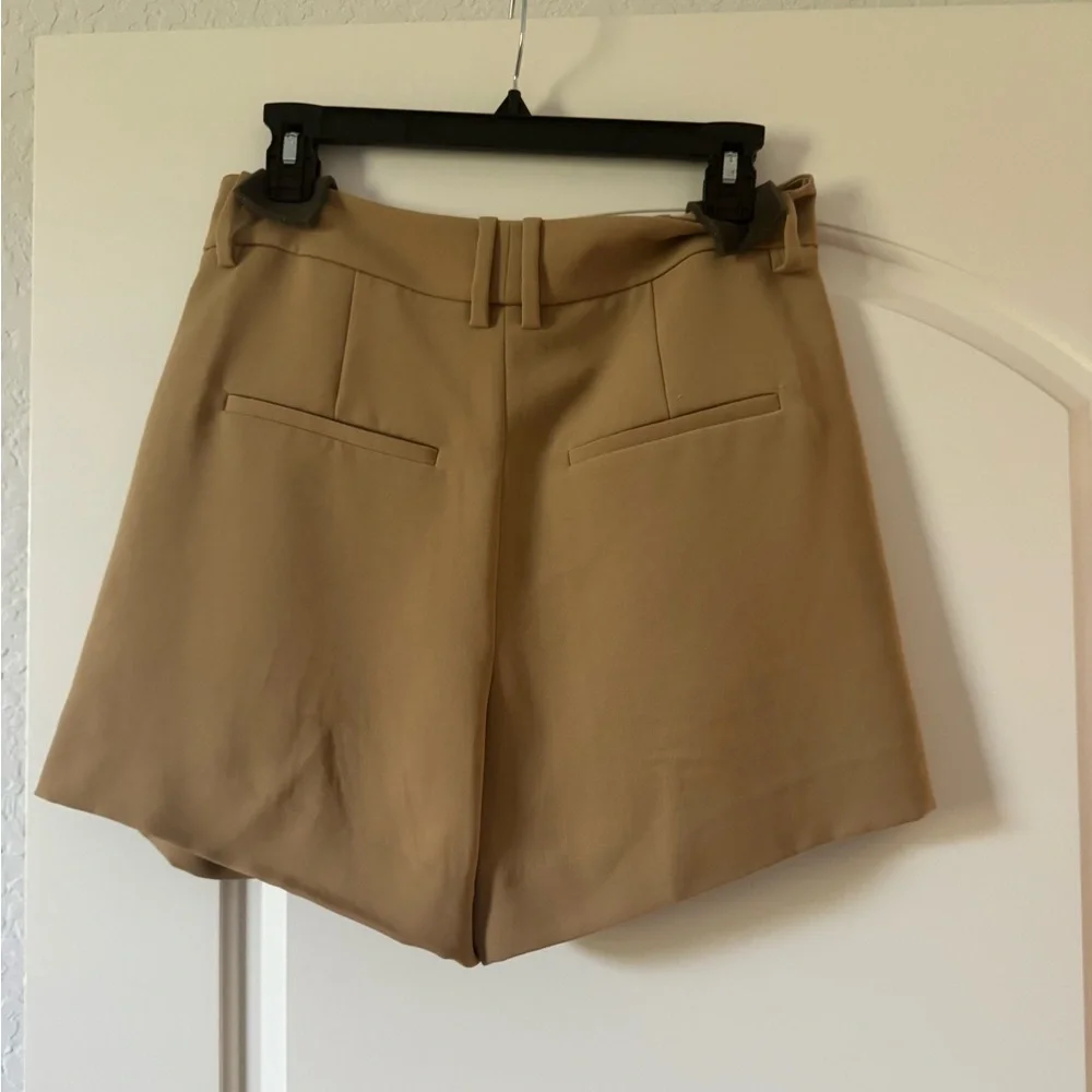 Vince shorts. Tan size 6 - Picture 2 of 2